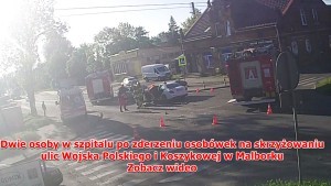 Malbork. Dwie osoby w szpitalu po zderzeniu osobówek na skrzyżowaniu ulic Wojska Polskiego i Koszykowej. Zobacz wideo