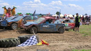 Złomki ścigały się w Mątowach Wielkich – za nami letnia edycja Wrak Race. Wideo i zdjęcia