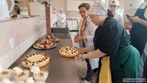 Serniki, drożdżówki i bezowe deserki – warsztaty cukiernicze uczniów Centrum Edukacji Zawodowej w Malborku. Wideo i zdjęcia 