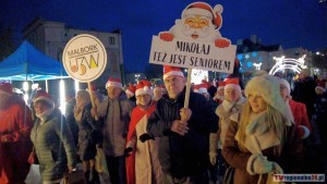 Malbork. Spotkanie z Mikołajem i iluminacja miejskiej choinki. Wideo i zdjęcia