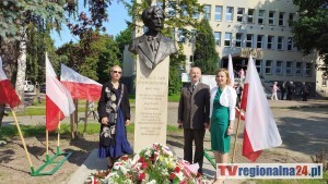 W Malborku odsłonięto pomnik Ignacego Jana Paderewskiego ? wybitnego muzyka i premiera Polski. Wideo i zdjęcia
