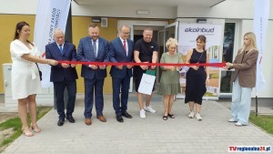 Nowe życie w Nowym Stawie ? mieszkańcy odebrali klucze do nowoczesnych lokali. Zobacz wideo i zdjęcia.