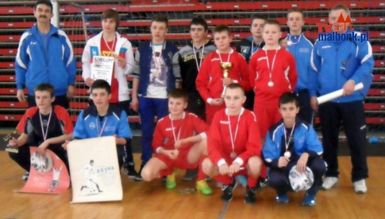 MOP POMEZANIA rocznik 1999 na Podium IV Halowego Turnieju Piłki Nożnej&#8230;