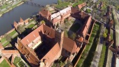 ZAMEK MALBORSKI OKIEM BIAŁEGO 24. ZOBACZ NAJWIĘKSZĄ WAROWNIĘ ŚWIATA Z LOTU PTAKA - 20.04.2014