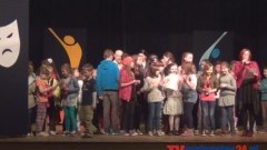WYSTĘP ZESPOŁU TEATRALNEGO "SILOE" Z SP NR 8 W MALBORKU PODCZAS ELIMINACJI XXX TURNIEJU TEATRALNEGO "NIEBIESKIE TARCZE" - 10.05.