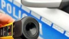 KIERUJĄCY VW PASSATEM UDERZYŁ W BUDYNEK W WIERCINACH. BADANIE ALKOTESTEM WYKAZAŁO PRAWIE 2 PROMILE ALKOHOLU - 28.10.2014