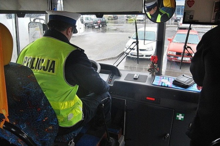 MALBORSCY FUNKCJONARIUSZE ZAPOWIADAJĄ WZMOŻONE KONTROLE AUTOKARÓW PRZEWOŻĄCYCH&#8230;