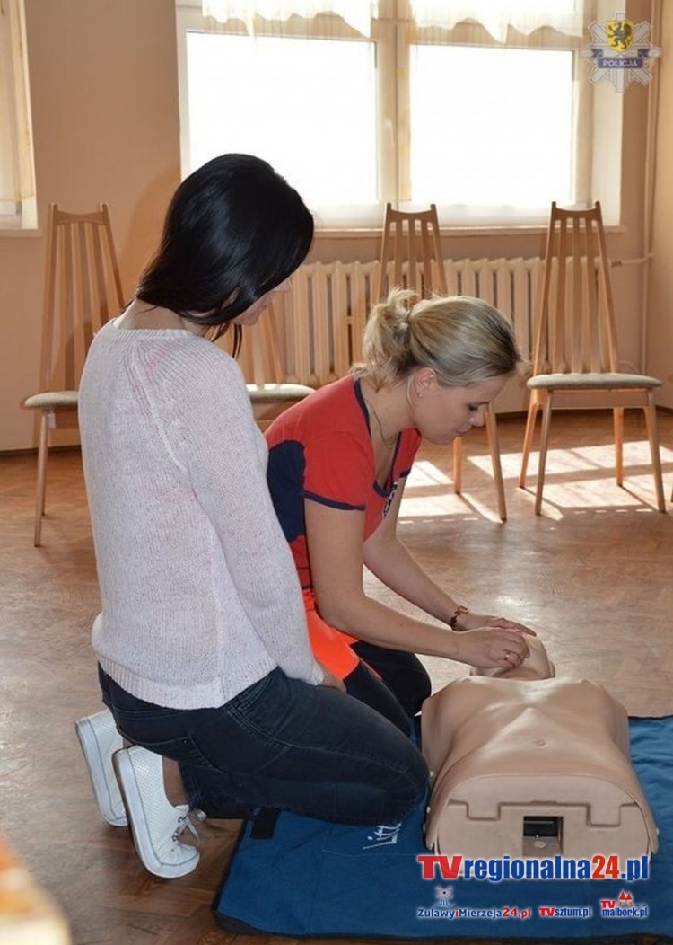 MALBORK: POLICJANCI I PRACOWNICY DOSKONALĄ PIERWSZĄ POMOC – 17.04.2015