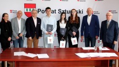 Sztum. Julia, Adrianna i Paweł zwycięzcami regionalnych eliminacji konkursu o samorządzie terytorialnym.