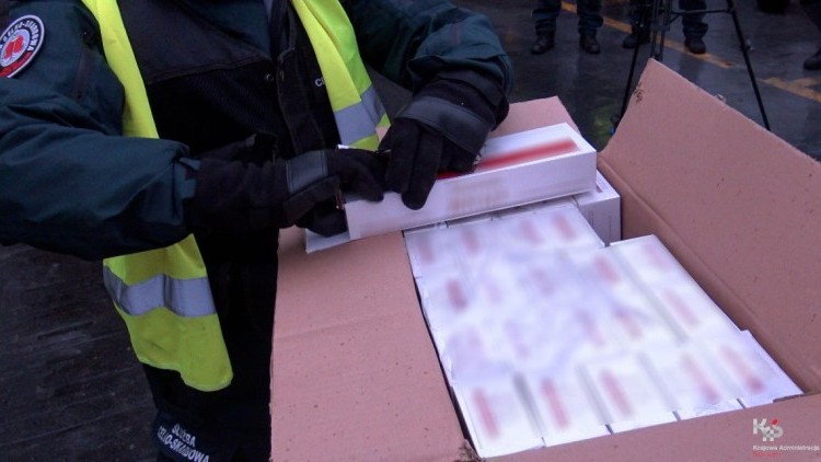 9 mln szt. papierosów bez polskich znaków akcyzy. Pomorska KAS zabezpieczyła nielegalne papierosy.