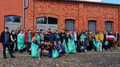 Nowy Dwór Gdański. Sprzątanie rzeki Tugi w ramach Dnia Ziemi.