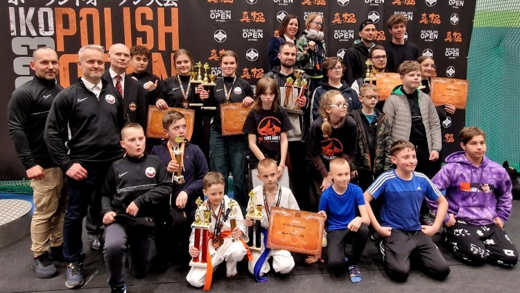 Malbork. 15 medali Klubu Kyokushin Karate podczas zawodów Polish Open w Ostródzie.