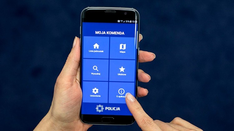 Powiat sztumski. Aplikacja Moja komenda – prosty sposób na szybki kontakt z policjantem.