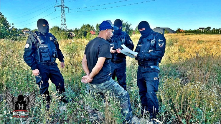 Zatrzymano 33-letniego mężczyznę podejrzanego o czyny pedofilskie. Zobacz wideo z zatrzymania.