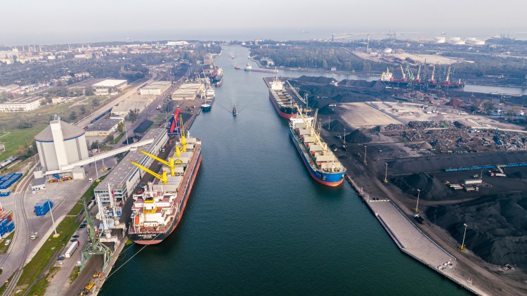 Port Gdańsk idzie na rekord – dane za pierwsze półrocze nie pozostawiają…
