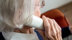 Malbork. Pani syn spowodował wypadek – seniorka padła ofiarą oszustwa i straciła 85 tys. zł. 