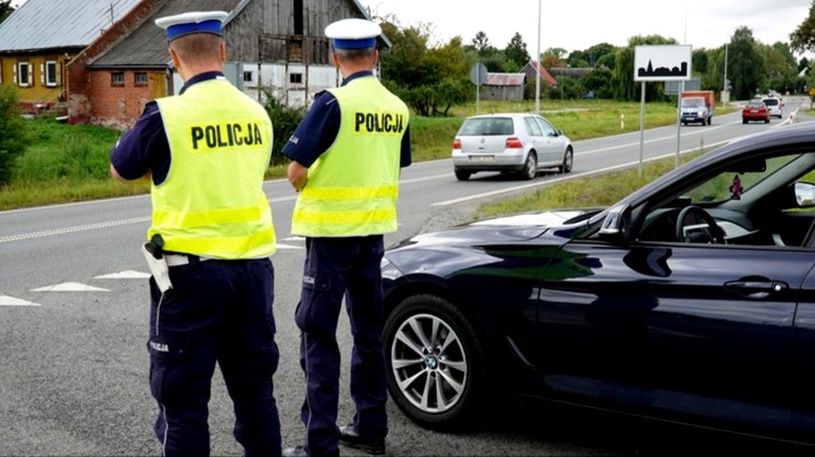 Powiat nowodworski. Prowadził samochód bez prawa jazdy i po spożyciu…