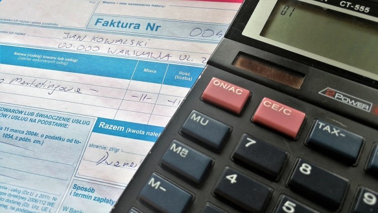 Miliardy złotych na fikcyjnych fakturach. W pół roku fiskus wykrył oszustwa na blisko 3,5 mld zł [DANE MF]