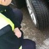 Malbork. Policjanci apelują - nie czekaj, zmień opony na zimowe już dziś.