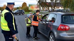 Malbork. Zielone Światło – wspólna akcja policjantów i uczniów.