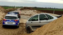 Powiat sztumski. Pijany kierowca rozbił swój samochód, a policji zgłosił jego kradzież.