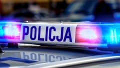 Powiat sztumski. O krok od tragedii na drodze – mężczyzna siedział na poboczu. Nie miał odblasków, był niewidoczny.