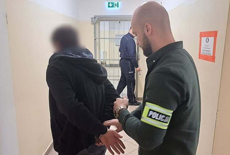 Malbork. Podczas kontroli drogowej drżały mu ręce i był pobudzony…