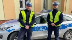 Sztum. Policjanci pomogli kobiecie, która upadła na chodnik.