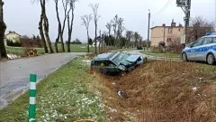 Powiat sztumski. Wjechał samochodem do przydrożnego rowu.