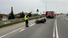 Powiat nowodworski. Jedna osoba w szpitalu po zderzeniu motocykla z osobówką w miejscowości Jazowa.