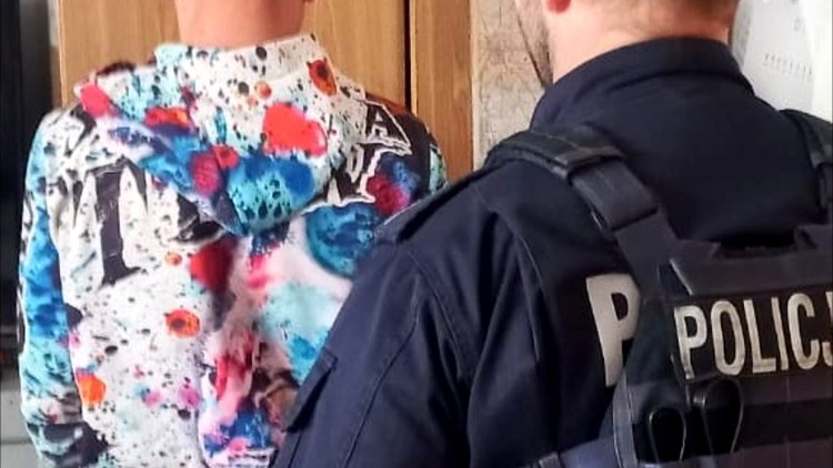 Sztum. Użyli gazu wobec pracownicy lokalu i ukradli pieniądze – grozi im do 20 lat więzienia.