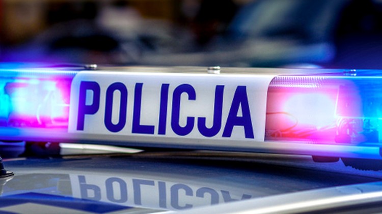 Sztum. Nie zaciągnęła hamulca ręcznego – samochód stoczył się…