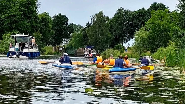 Spłyń przez Malbork z przewodnikiem – spływ kajakowy rzeką Nogat.