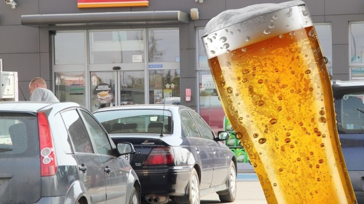 Młodzi Polacy stanowczo o nocnej sprzedaży alkoholu na stacjach paliw. 48,7 proc. chce wprowadzenia zakazu