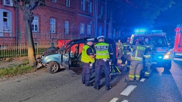 Malbork. Nocny wypadek na ul. Armii Krajowej spowodował pijany kierowca.