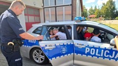 Dzieci z półkolonii z wizytą u policjantów w Nowym Stawie.