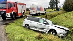 Gmina Nowy Staw. Jedna osoba w szpitalu po zderzeniu pojazdu dostawczego z osobówką.
