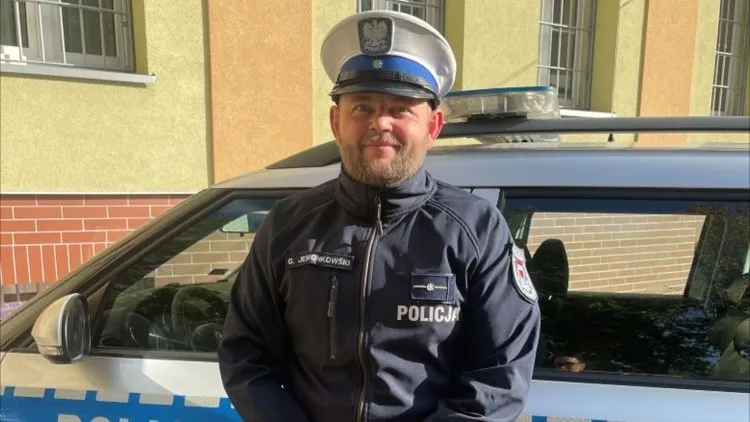 Sztum. Policjant po służbie odnalazł zaginionego mężczyznę.