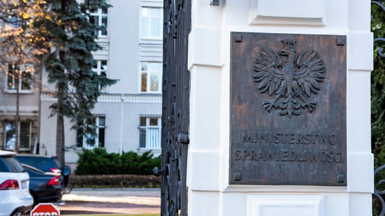 Ministerstwo pracuje nad szybszym rozpoznawaniem spraw frankowych. Eksperci…