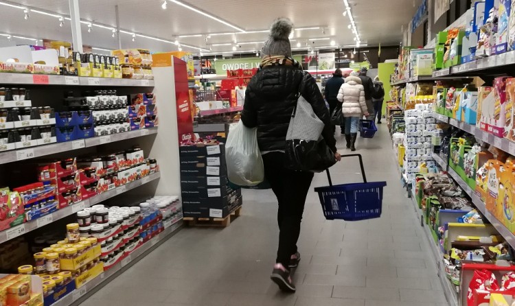 Polacy tradycyjnie zrobią świąteczne zakupy na ostatnią chwilę. Przed…