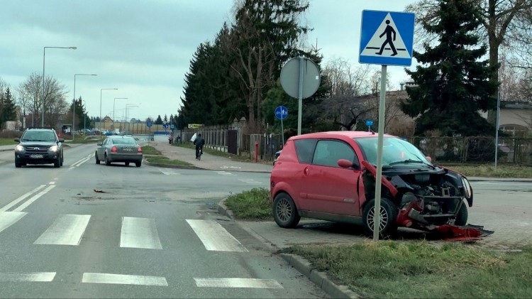 Kolizja osobówek na skrzyżowaniu ulic Kotarbińskiego i de Gaulle'a…