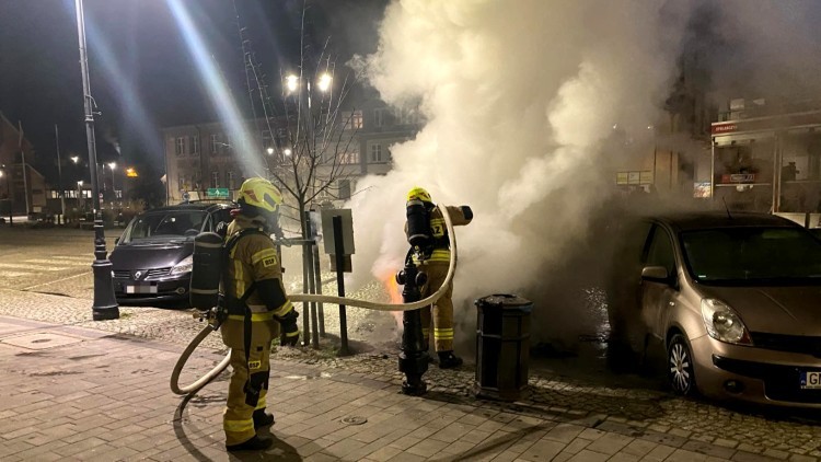 Pożar samochodu, domku na drzewie i traw – tygodniowy raport malborskich służb mundurowych.