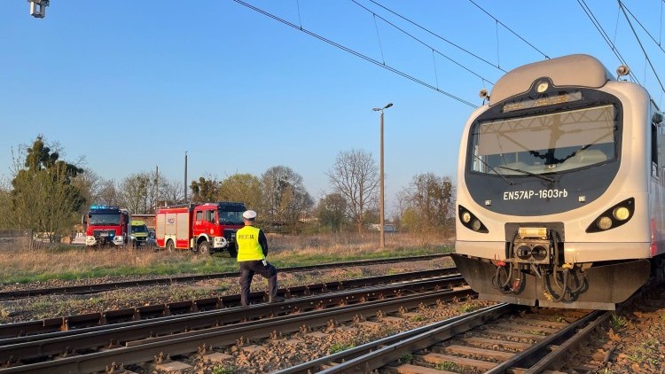 Malbork. 64-latek potrącony przez pociąg – w ciężkim stanie trafił do szpitala.