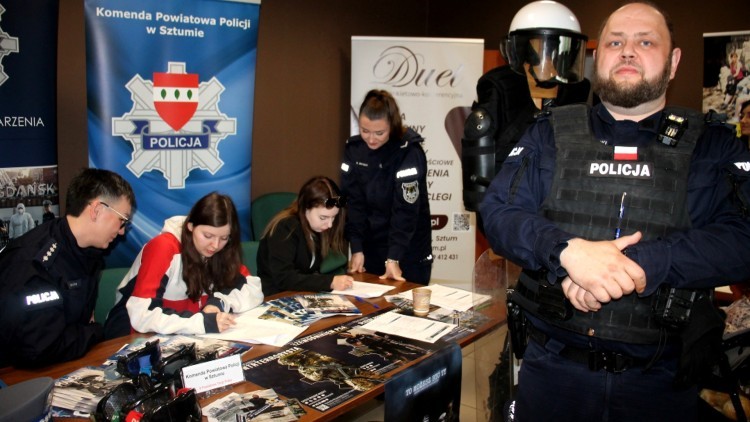 Powiatowe Targi Pracy w Sztumie – możliwości zatrudnienia i edukacji dla mieszkańców regionu.