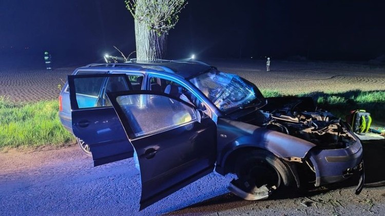 Policjanci pracowali na miejscu wypadku w gminie Lichnowy. Lądował LPR.