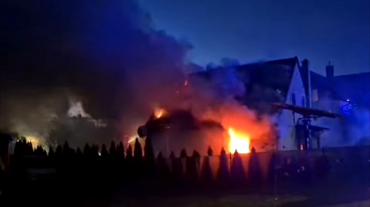 Pożar domu jednorodzinnego w Malborku - akcja gaśnicza trwała blisko…