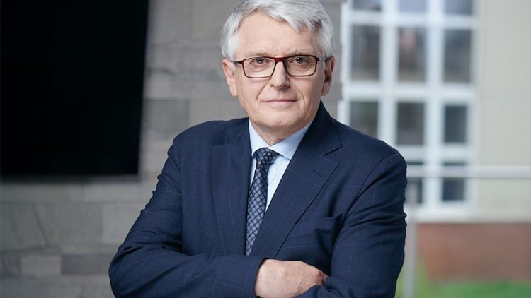 Profesor Andrzej Bochenek nie promuje żadnych leków ani suplementów – ostrzega przed oszustwem!