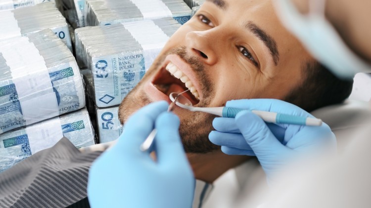 Przez wzrost cen usług dentystycznych Polacy poważnie zaniedbują zdrowie jamy ustnej