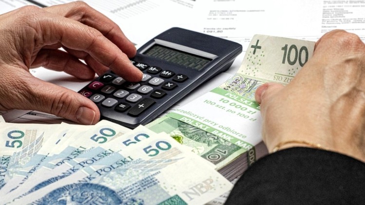 Polacy znowu chcą uderzyć w banki. Do Rzecznika Finansowego wpływa coraz więcej wniosków
