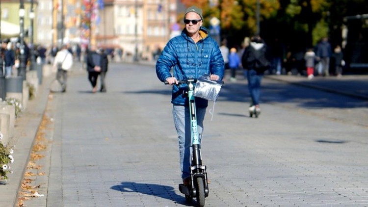 Hulajnogi elektryczne pod lupą pomorskich policjantów.
